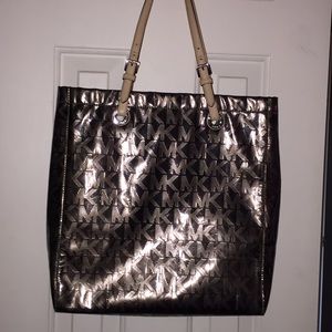 MICHEAL KORS PURSE!!! Carried only twice!!
